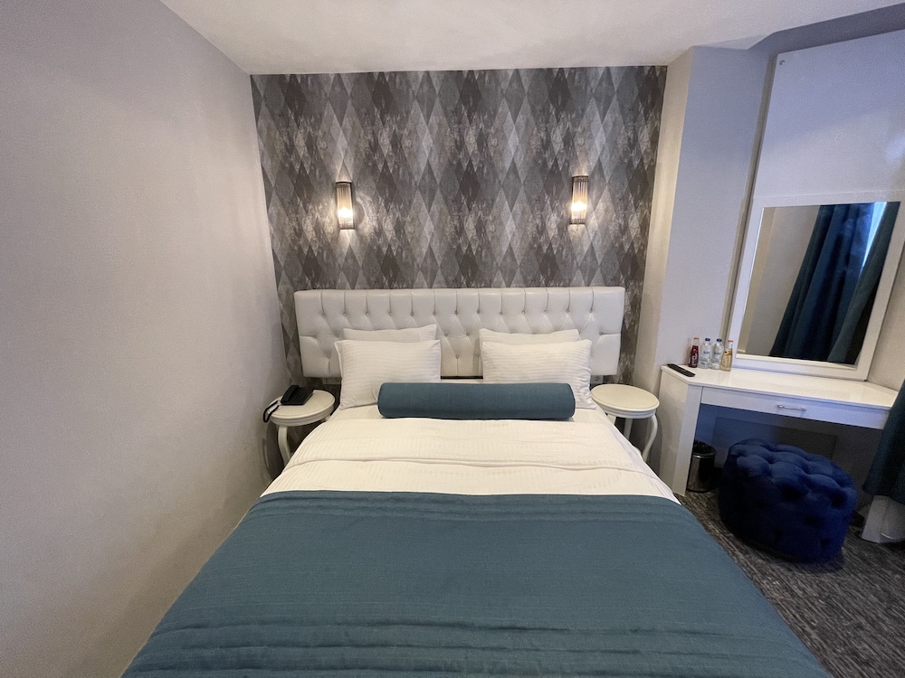 Superior Triple Room photo 2
