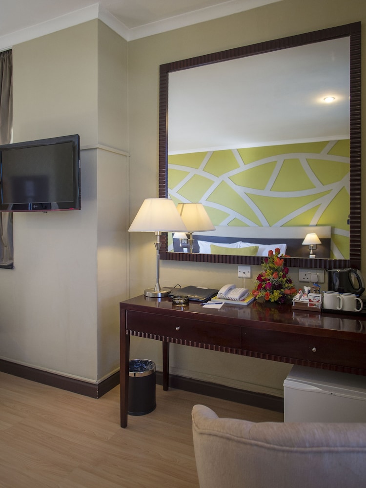 Room, 1 King Bed, City View - Photo 3