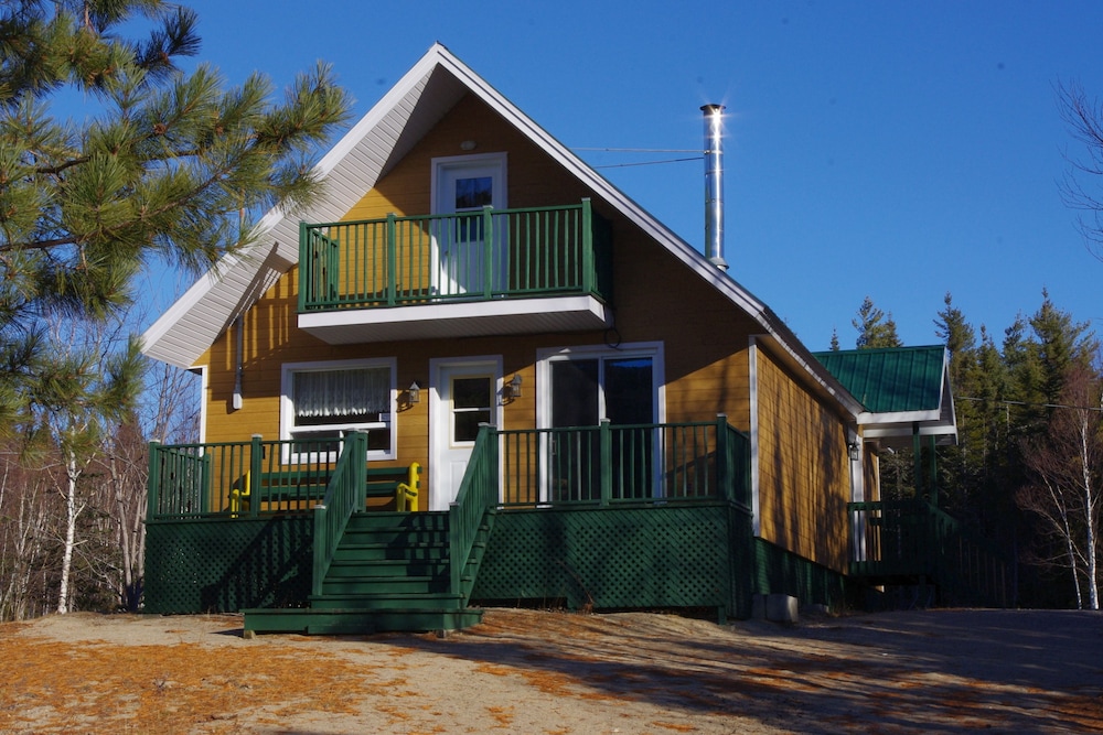 Comfort Chalet, 2 Bedrooms, Lakeside photo 1