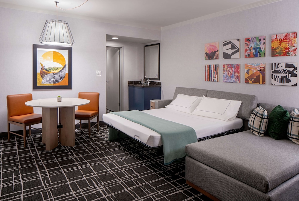 Suite, 1 King Bed, Non Smoking, Corner - Photo 6