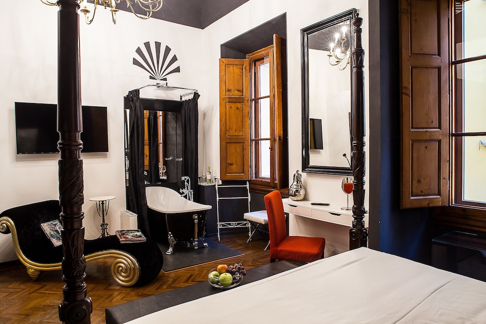 Superior Room, Bathtub photo 1
