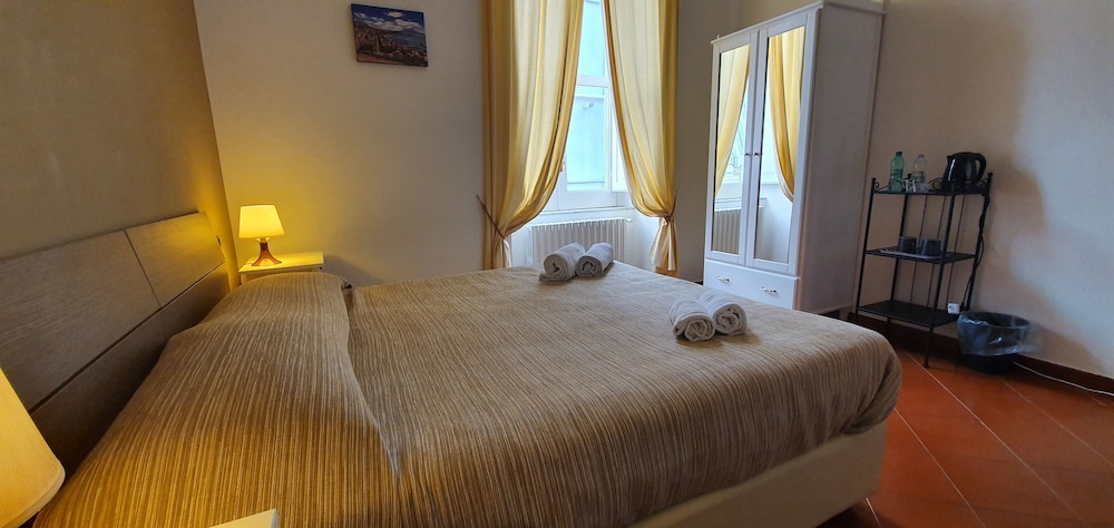 Double or Twin Room, Private Bathroom (External) photo 2