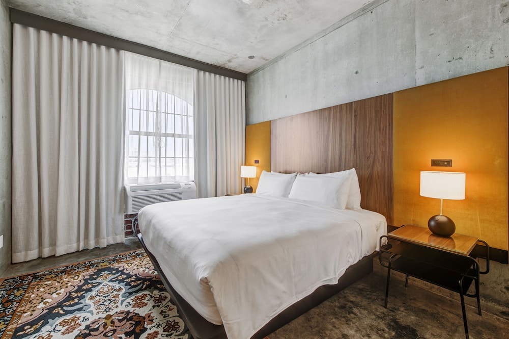 Room, 1 King Bed - Photo 3