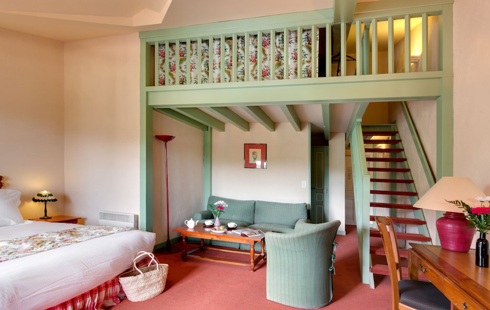 Family Room, Balcony photo 3
