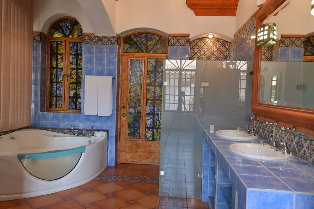 Luxury Suite photo 3