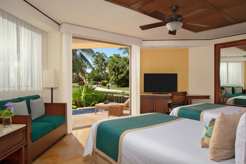 Premium Deluxe with Plunge Pool Double Beds - Photo 3