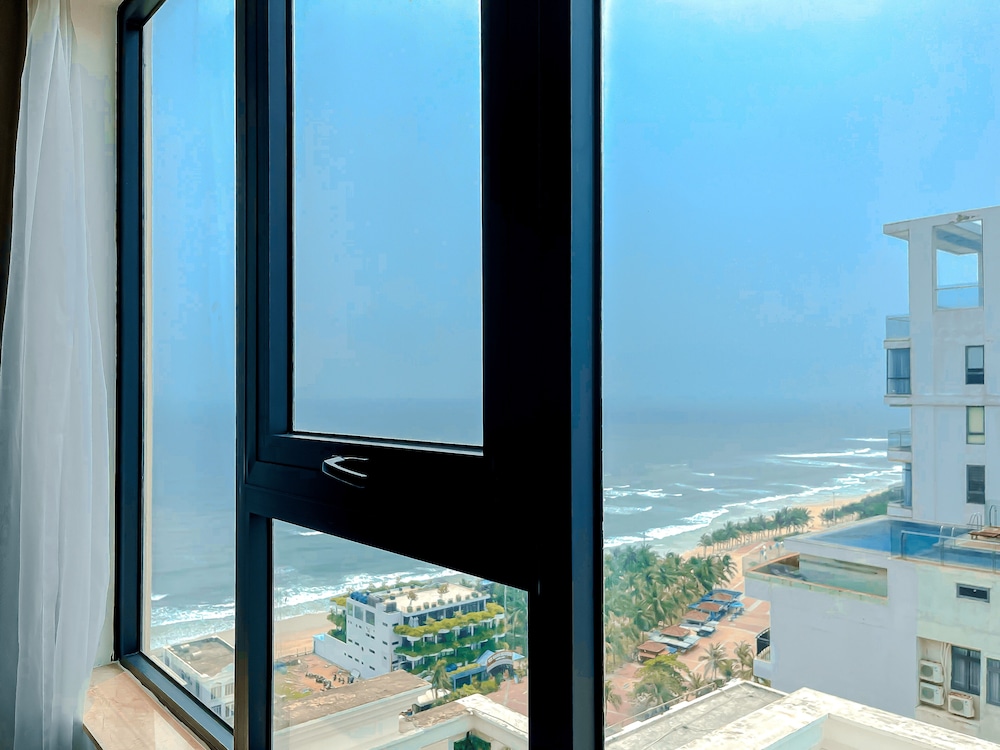 Deluxe Double Room, Partial Ocean View
