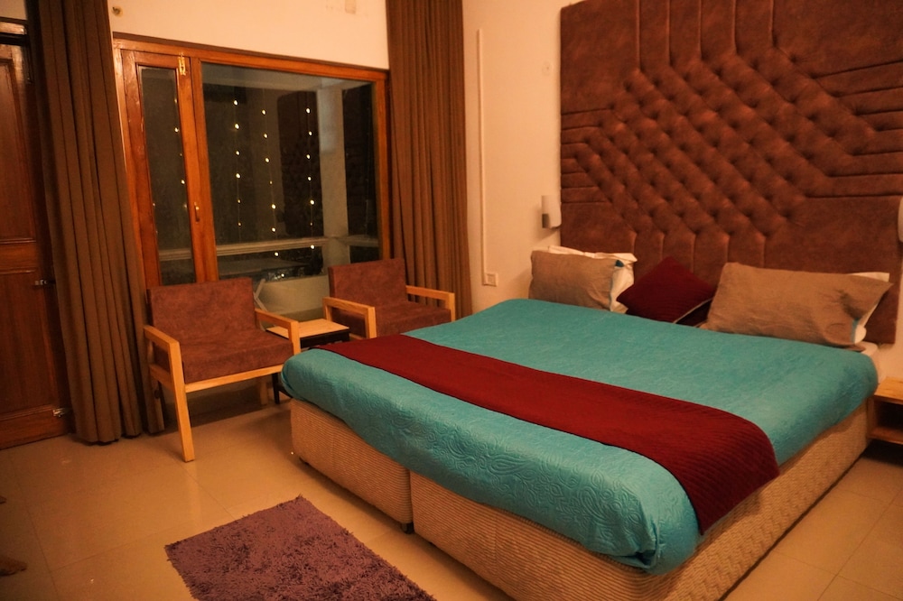Honeymoon Room