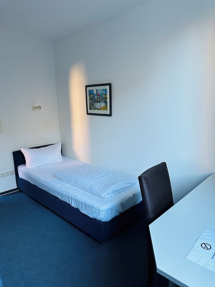 Basic Single Room photo 3