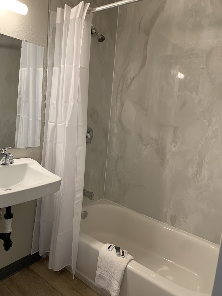 Standard Room, 1 Queen Bed - Photo 17