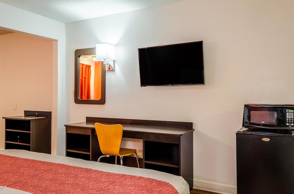 Standard Room, 2 Double Beds, Accessible, Smoking photo 2