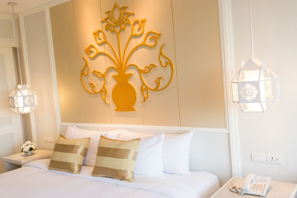 Deluxe Room - Photo 6