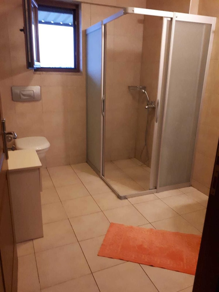 House, 1 Bedroom photo 2