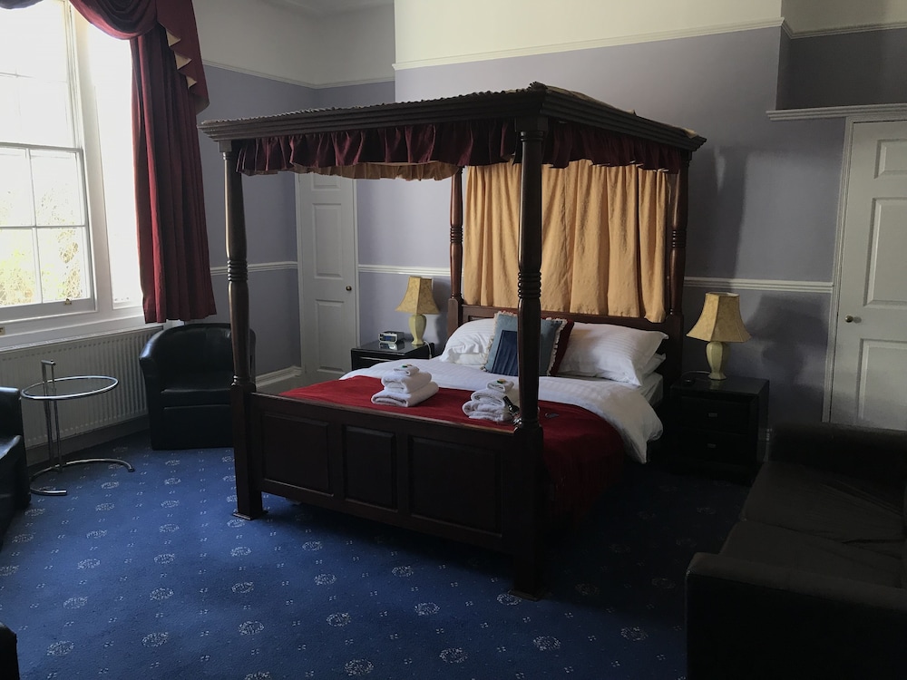 Four Poster Room photo 1