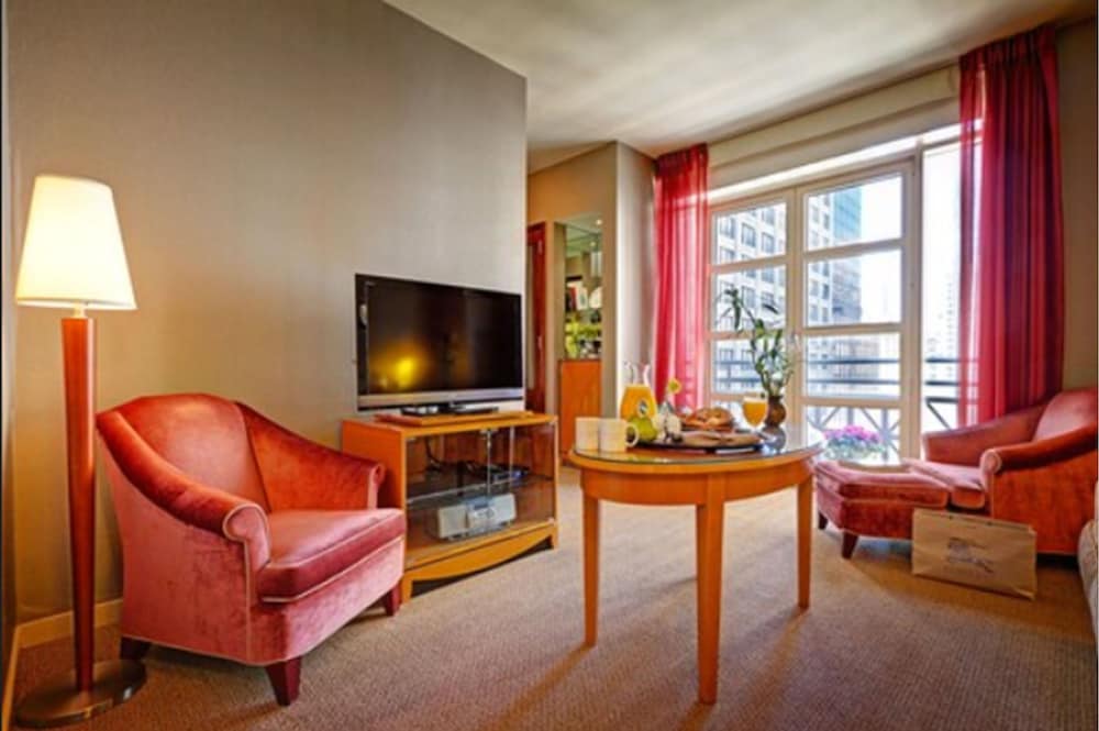 Suite, 1 King Bed with Sofa bed, Balcony
