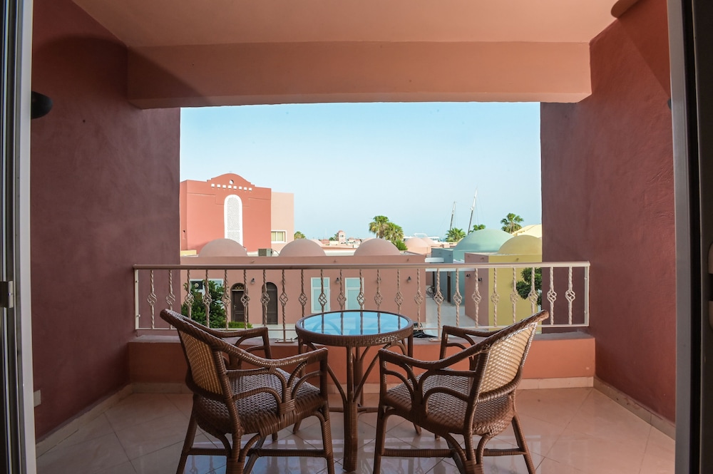 Family Suite, 2 Bedrooms, Balcony, Partial Sea View
