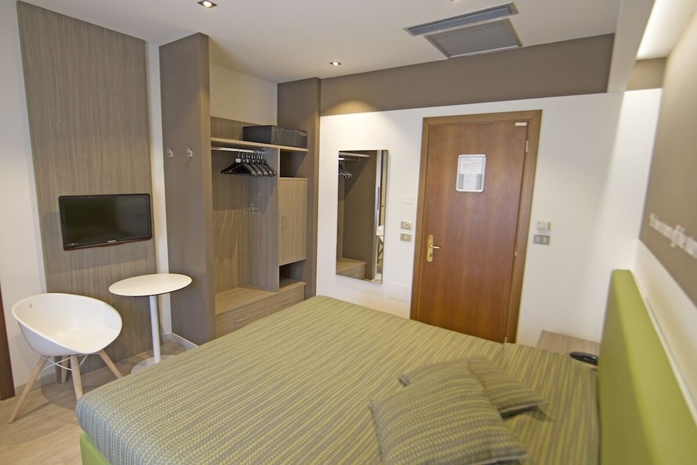 Standard Double or Twin Room, Garden View (internal) - Photo 2