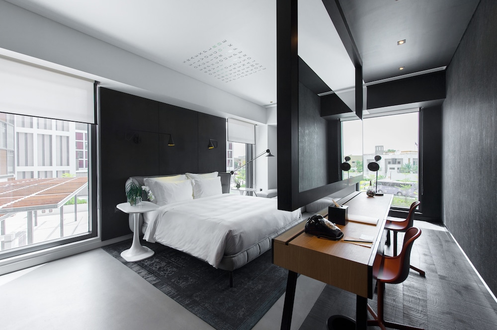Family Room, Connecting Rooms