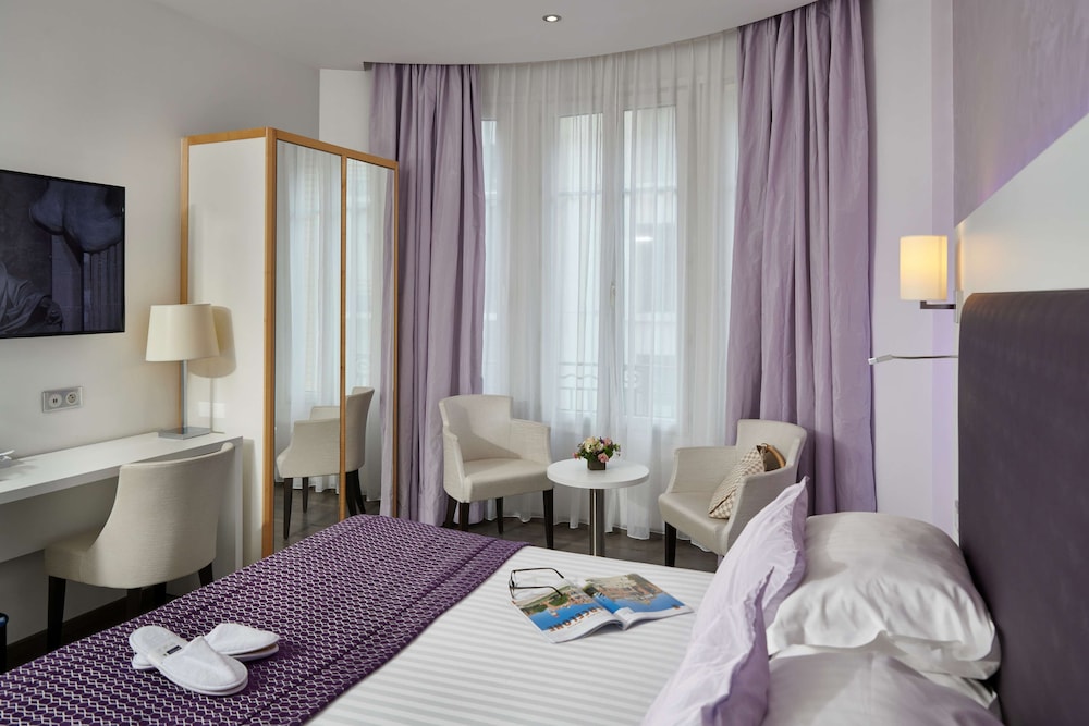 Exclusive Room, 1 Queen Bed, Non Smoking - Photo 2