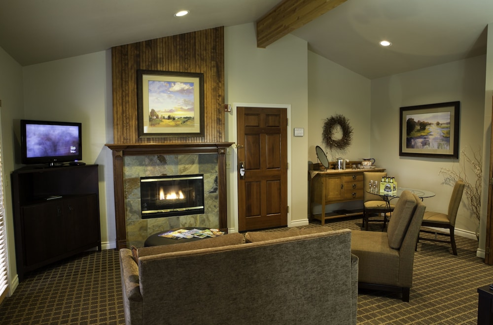Executive Suite, 1 King Bed, River View photo 1