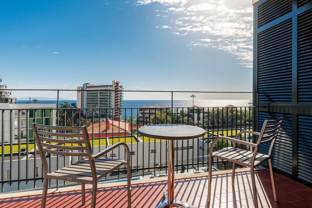 Single Room, Sea View thumbnail 6