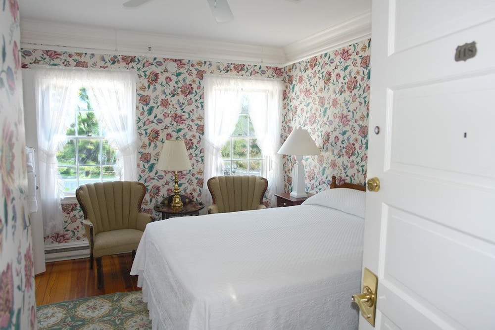 Room, 1 Queen Bed (Garden) photo 2