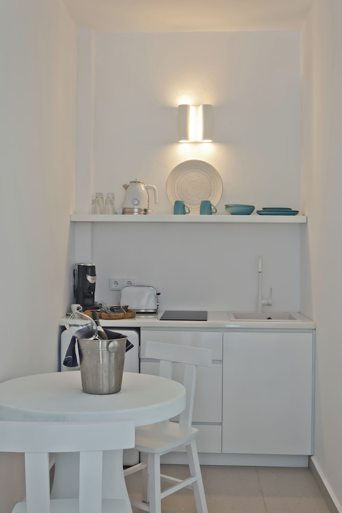 Deluxe Suite with Sea View photo 2