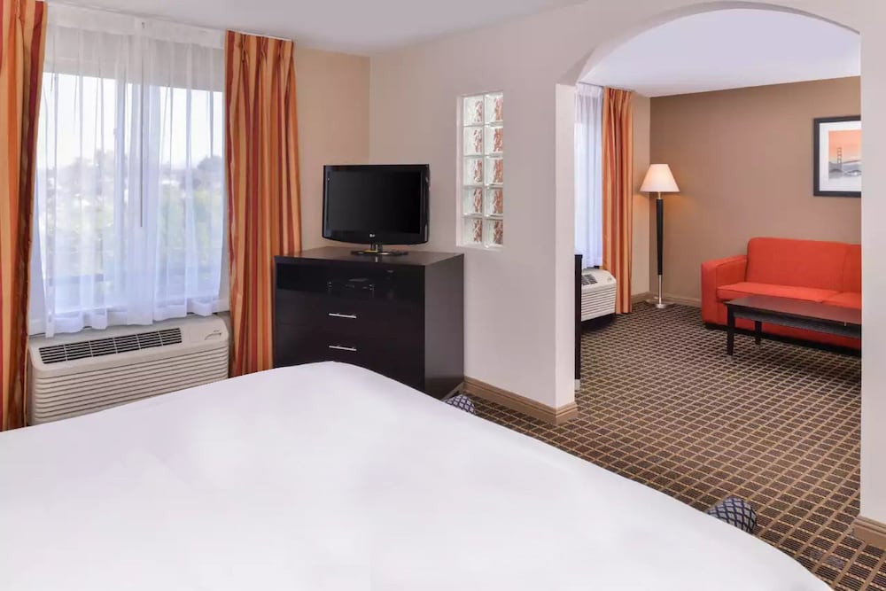 Business Room, 1 King Bed - Photo 3