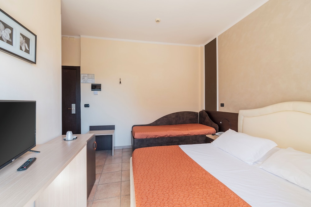Superior Double Room, 1 Double or 2 Twin Beds, Balcony, Garden View photo 2