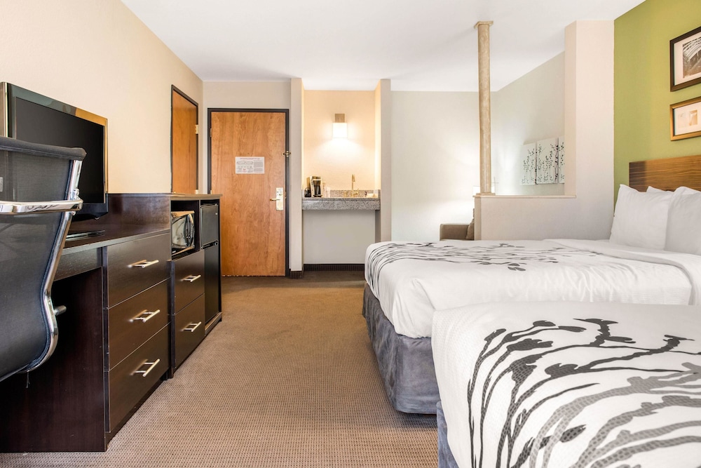 Standard Room, 1 Queen Bed - Photo 5