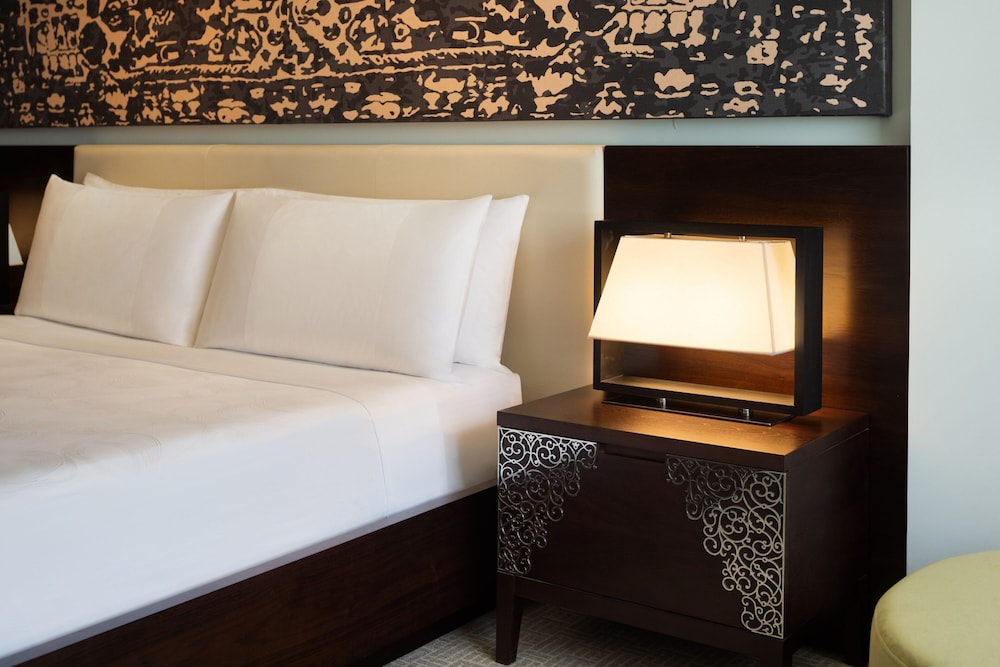 Premium Room, 1 King Bed with Sofa bed - Photo 4