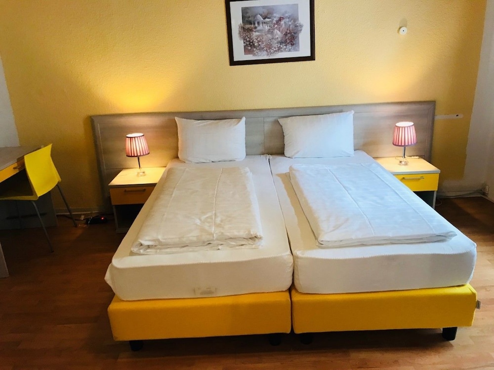 Economy Double Room, 1 Queen Bed photo 3