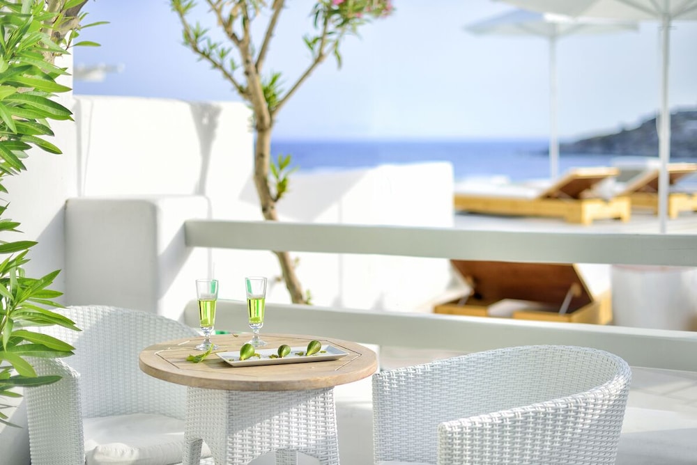 Executive Suite, Jetted Tub, Sea View with Private pool - Photo 2