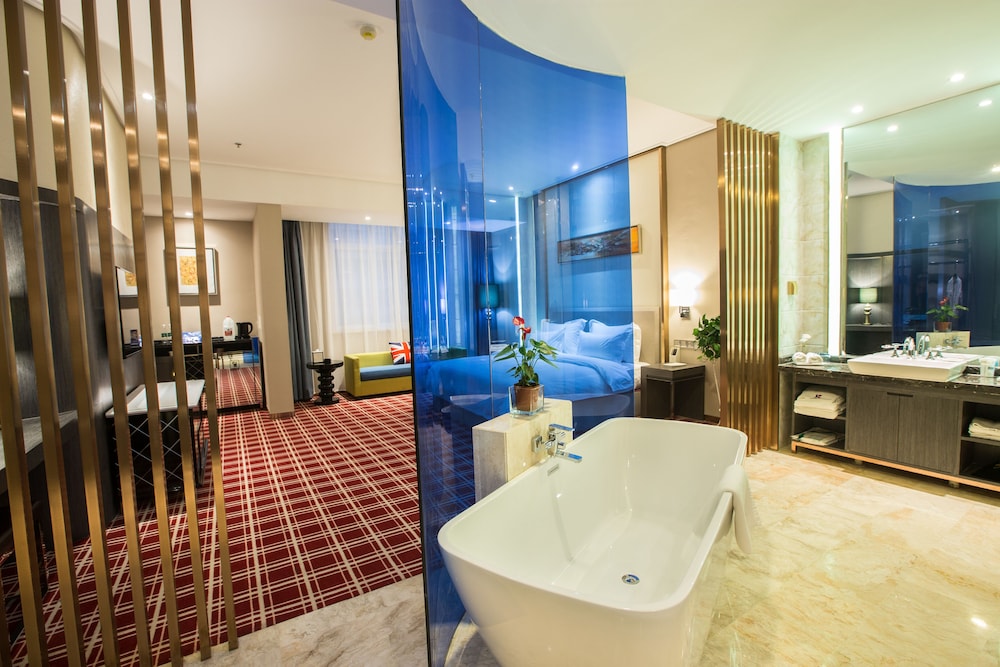 Deluxe Business Room