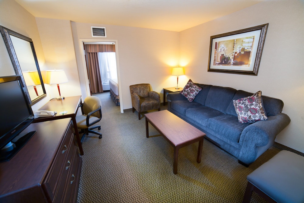 Suite, 1 King Bed, Accessible (Mobility) - Photo 3