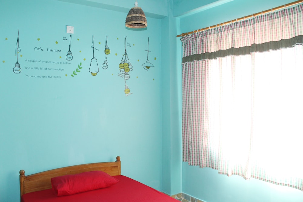 Economy Single Room, 1 Large Twin Bed, Smoking photo 1