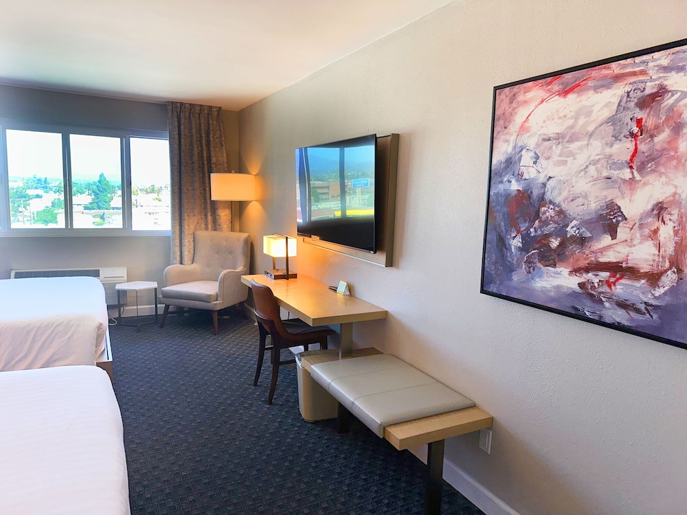 Double Room, Non Smoking - Photo 11