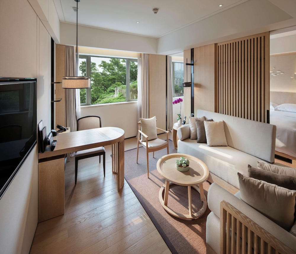 King One Bedroom Hillside Suite Nanhai Wing