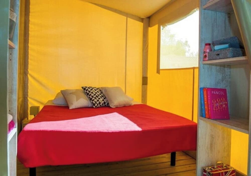 Classic Tent, 2 Bedrooms photo 2