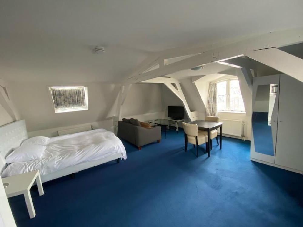 Deluxe Studio, Canal View