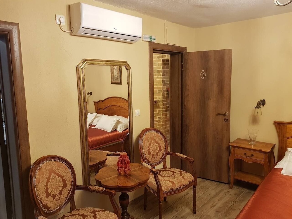 Double Room - Photo 7