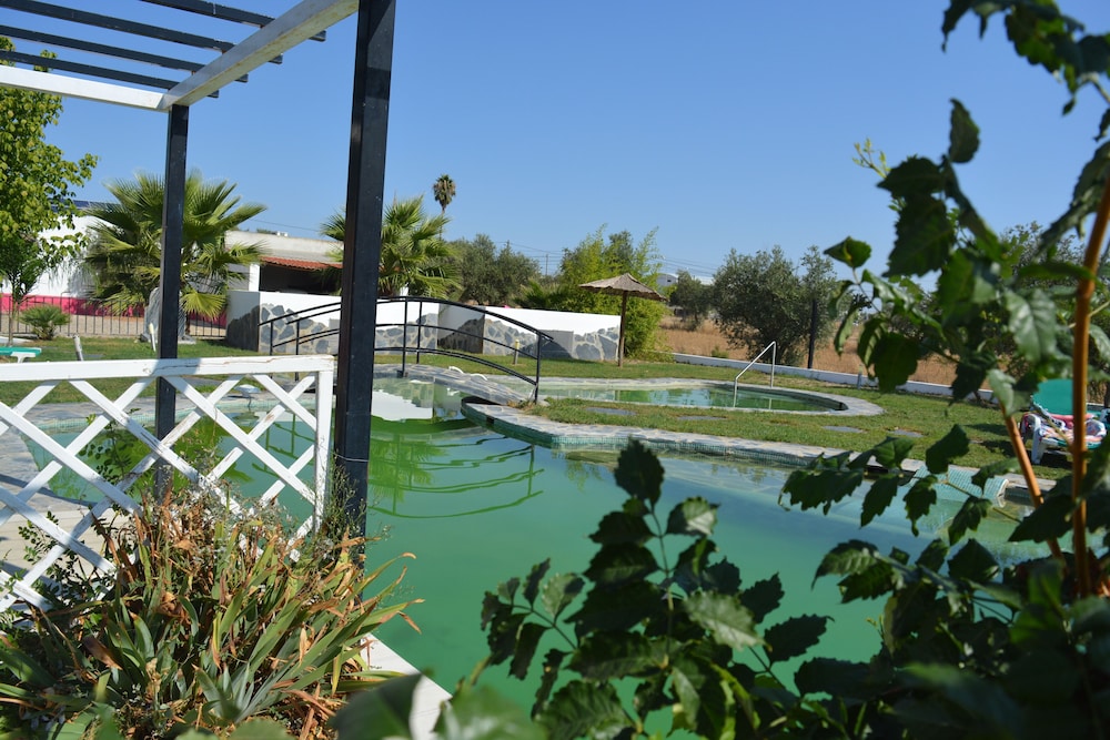 Superior Twin Room, Pool View photo 3