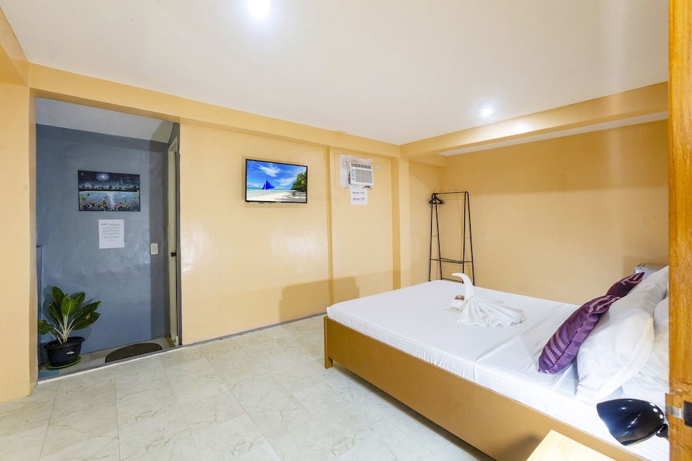 AirCon Room with private bathroom - Photo 5