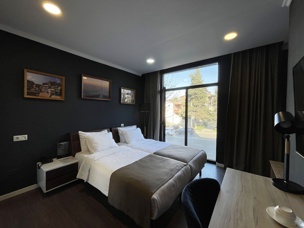 Twin Room - Photo 8