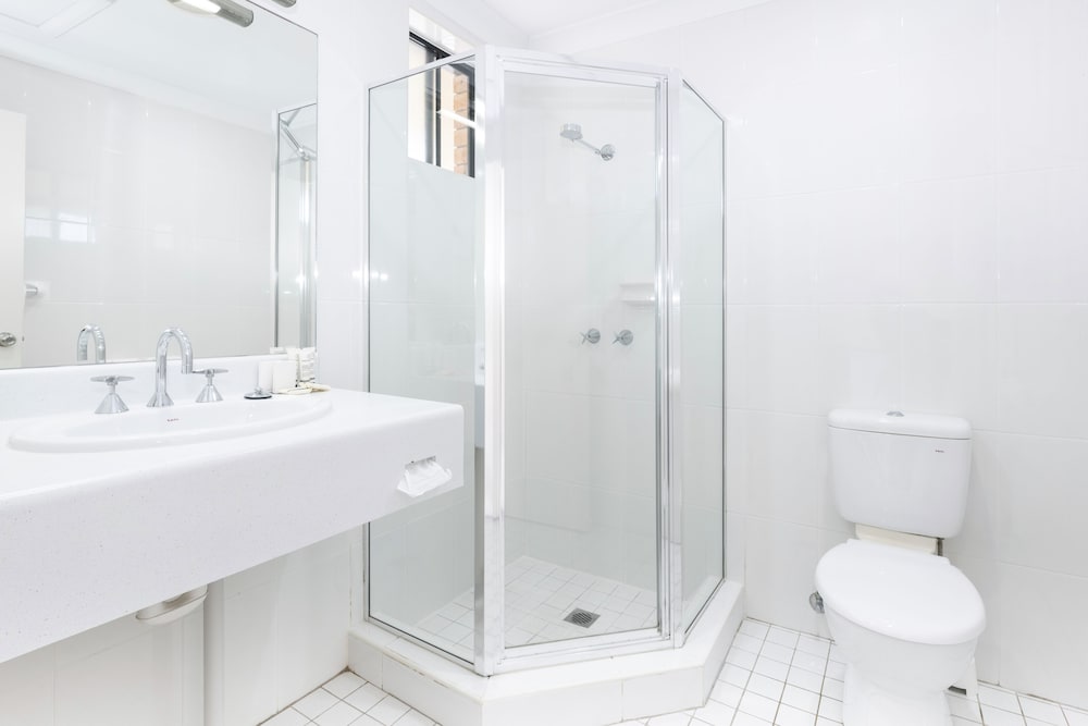 Executive Twin Room, Multiple Beds, Refrigerator & Microwave, Ground Floor photo 3