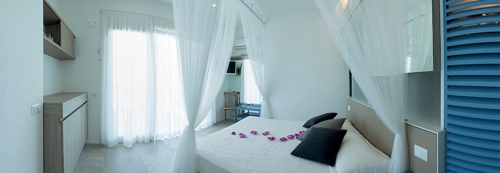 Deluxe Double Room, Terrace, Sea View photo 2