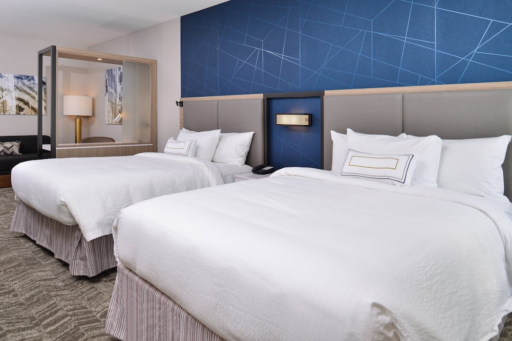 Suite, 2 Queen Beds photo 3