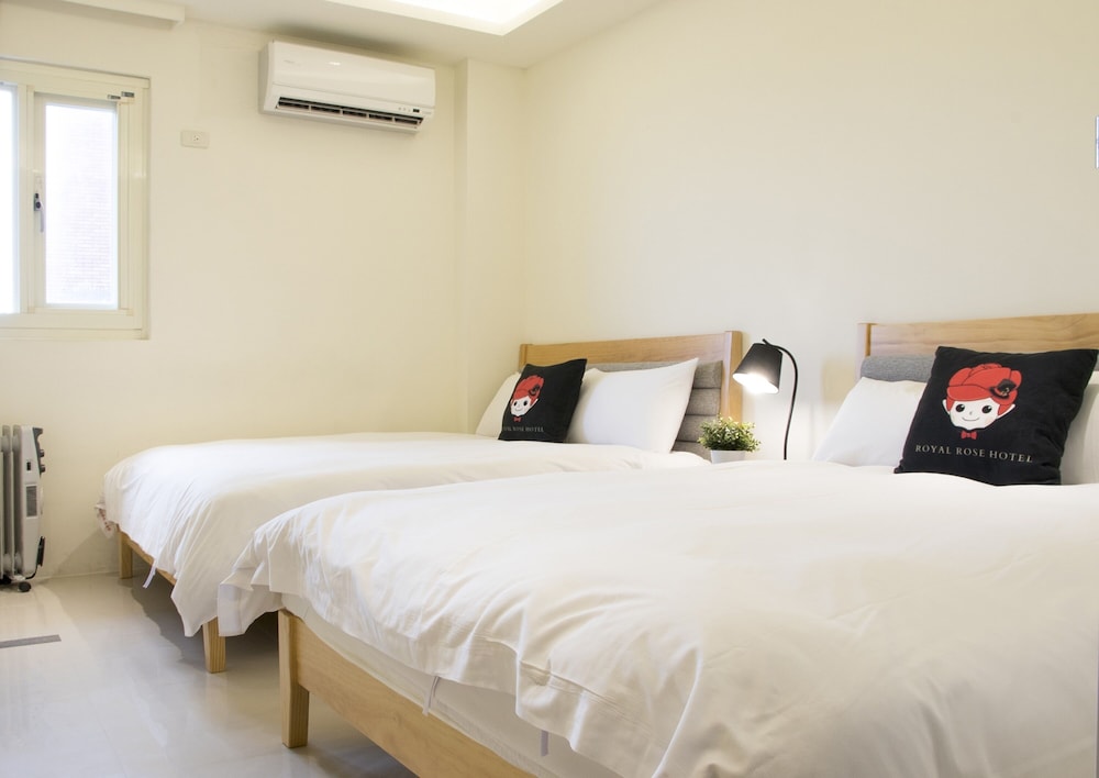 Gallery Quadruple Room, 2 Double Beds