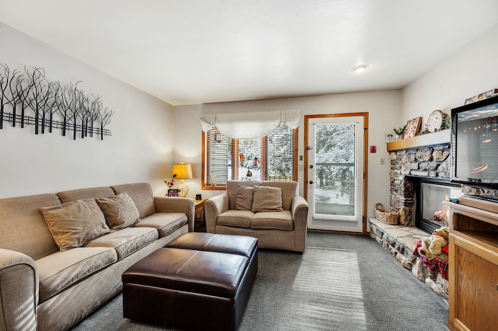 Family Condo, 2 Bedrooms (1.5 Bathrooms, Walk-in shower)