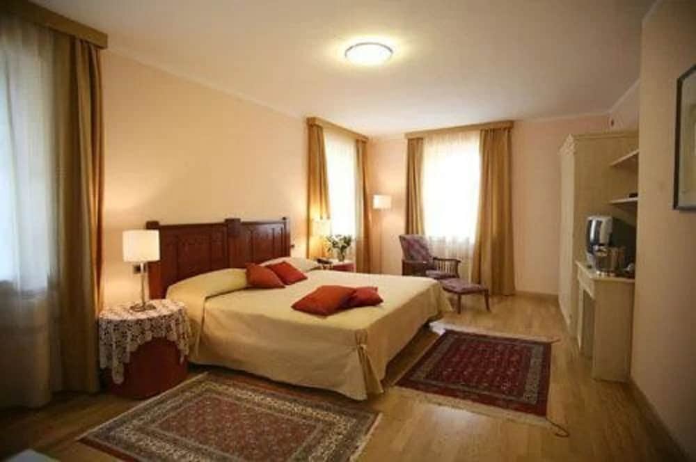 Double Room, 1 King Bed photo 3